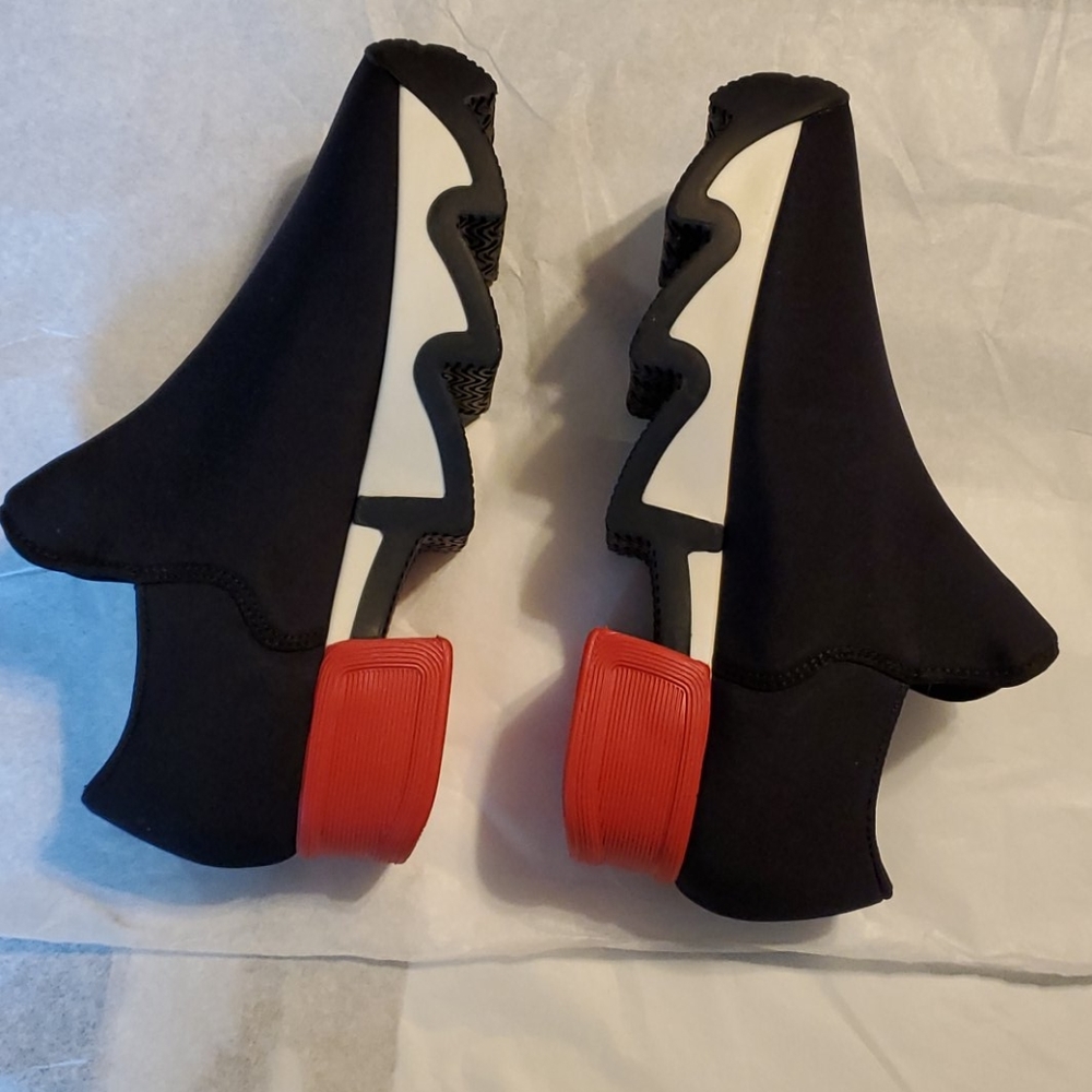unisex  like new iRi NYC neoprene  sneakers.